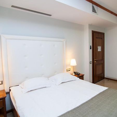 Dbh Bucharest Hotel Luaran gambar
