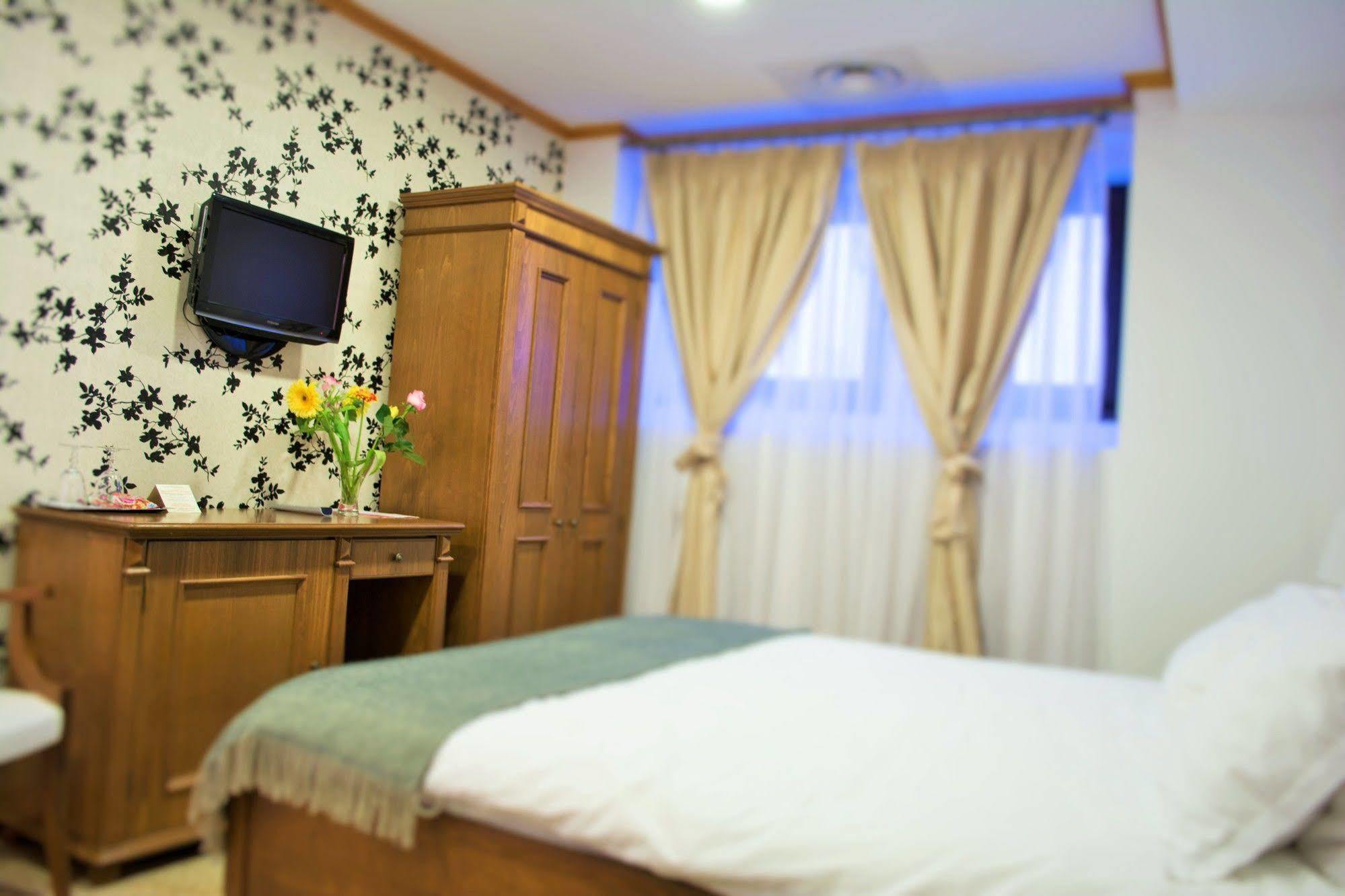 Dbh Bucharest Hotel Luaran gambar