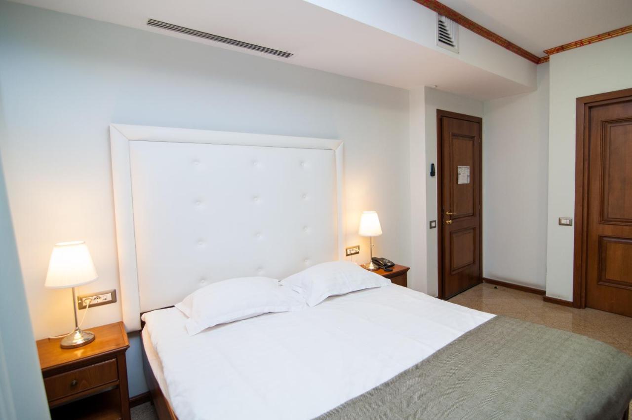 Dbh Bucharest Hotel Luaran gambar